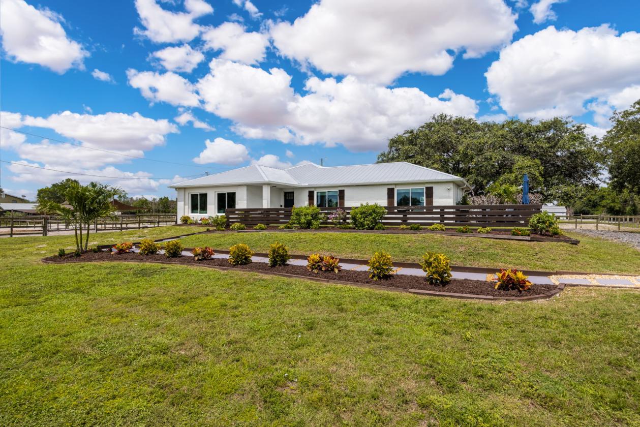 Upgraded equestrian estate on 5 acres - photo 3