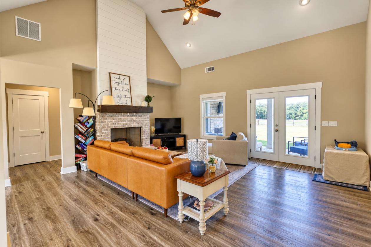 Modern ranch home on 5ac, 3 stall barn - photo 12