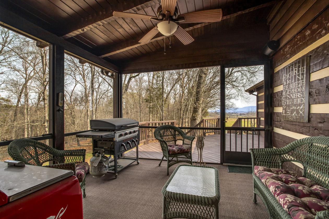 Beautiful log home on 33.95 acres - photo 14