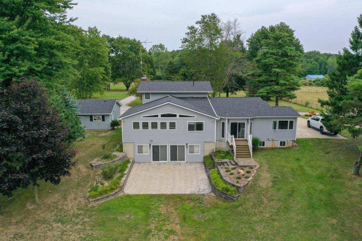 Gorgeous equestrian estate on 34.5 acres - photo 6