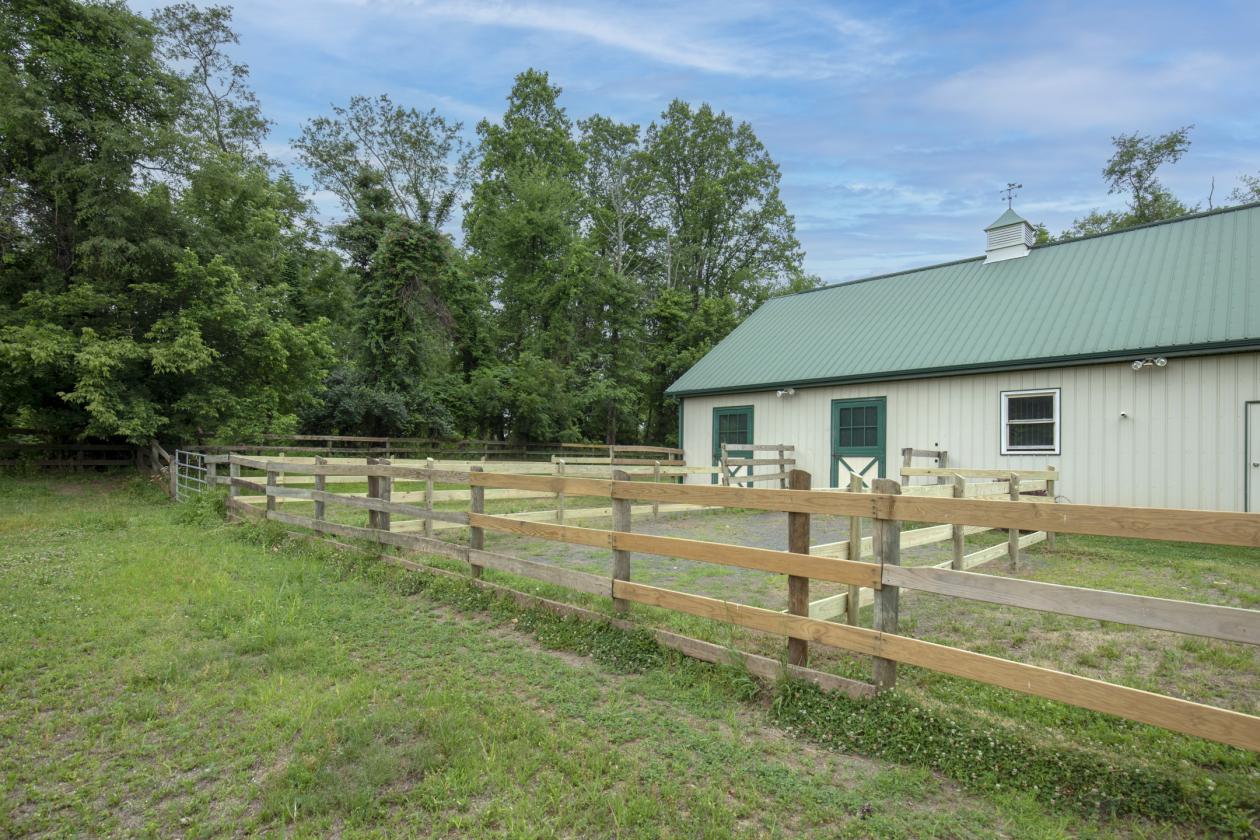 Thoughtfully Designed Horse Farm & Home - photo 6