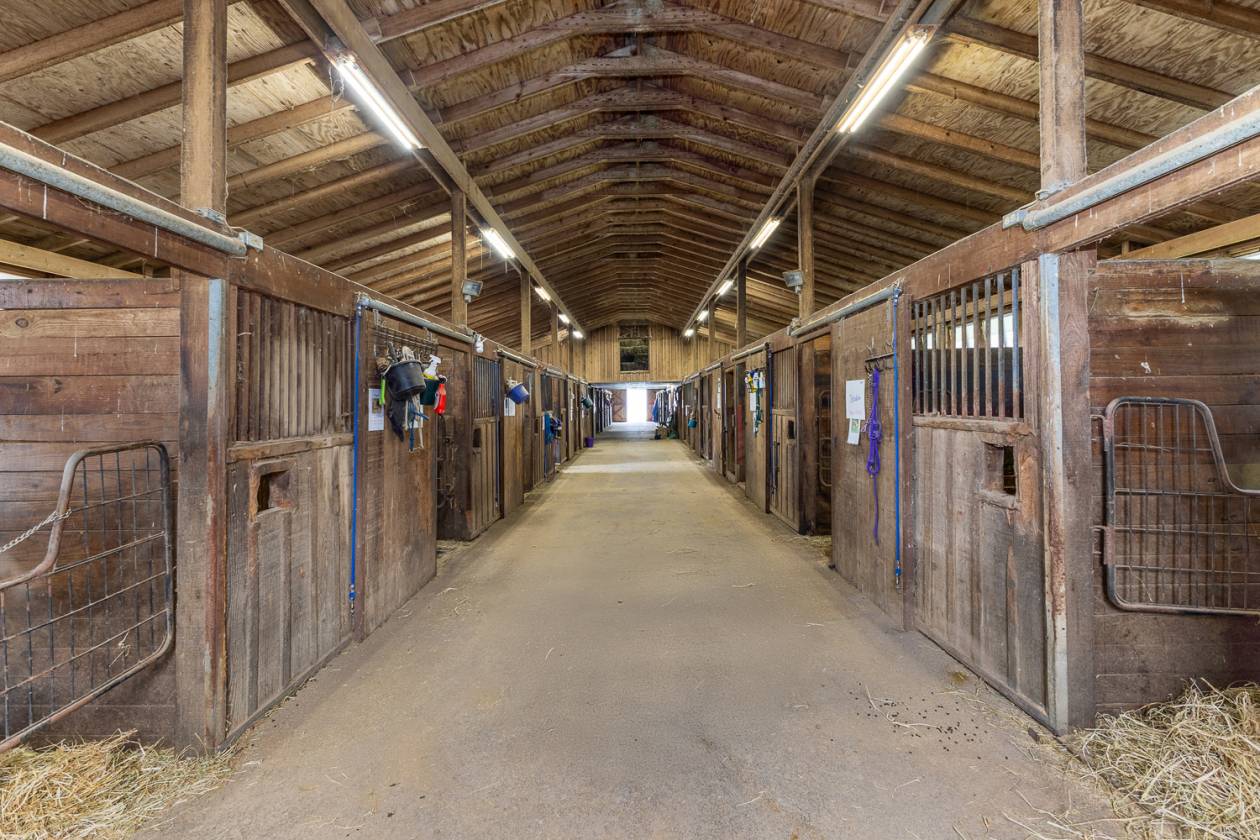 30 ACRE HORSE FACILITY - 30 STALLs + INDOOR + HOME - photo 6