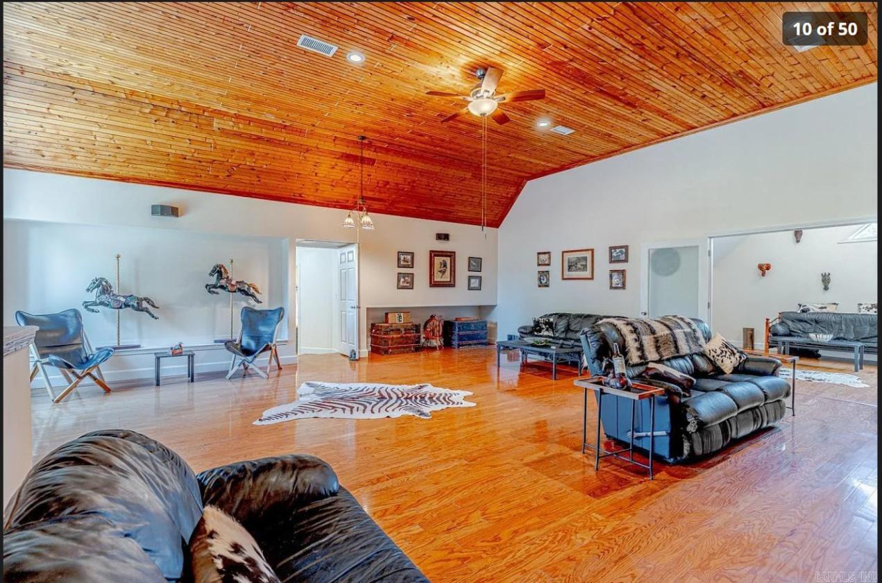 Luxury Home, Barn, Pasture, Riding Arena, 27 Acres - photo 7