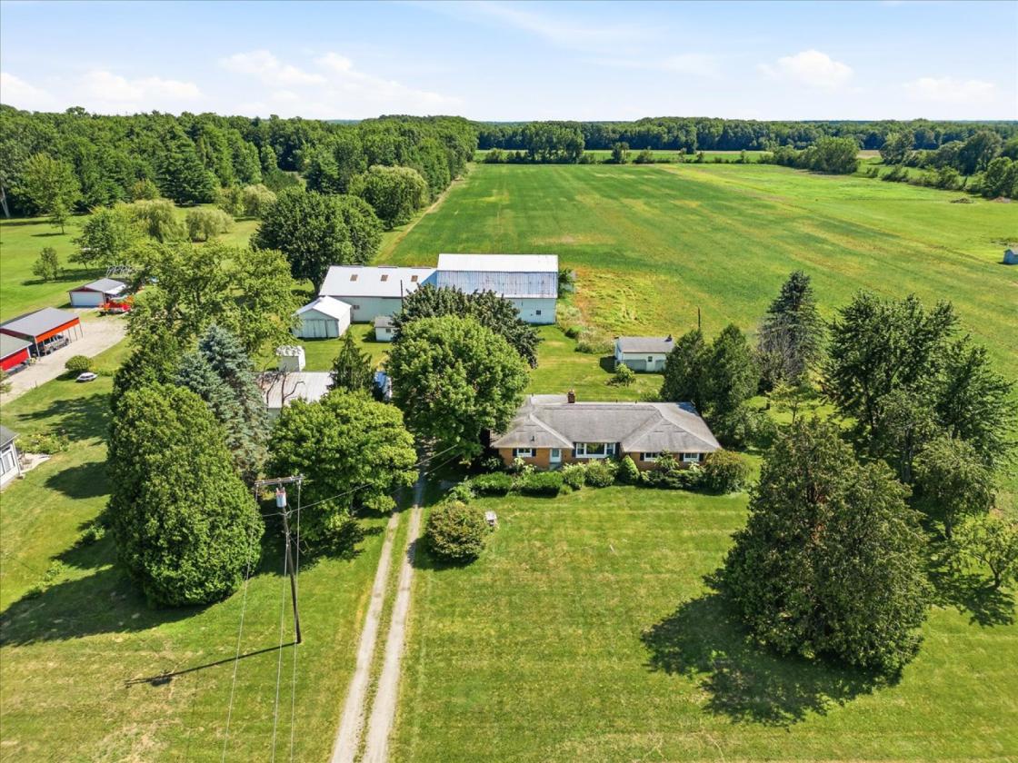 17.8 ACRE EQUESTRIAN FACILITY! - photo 1