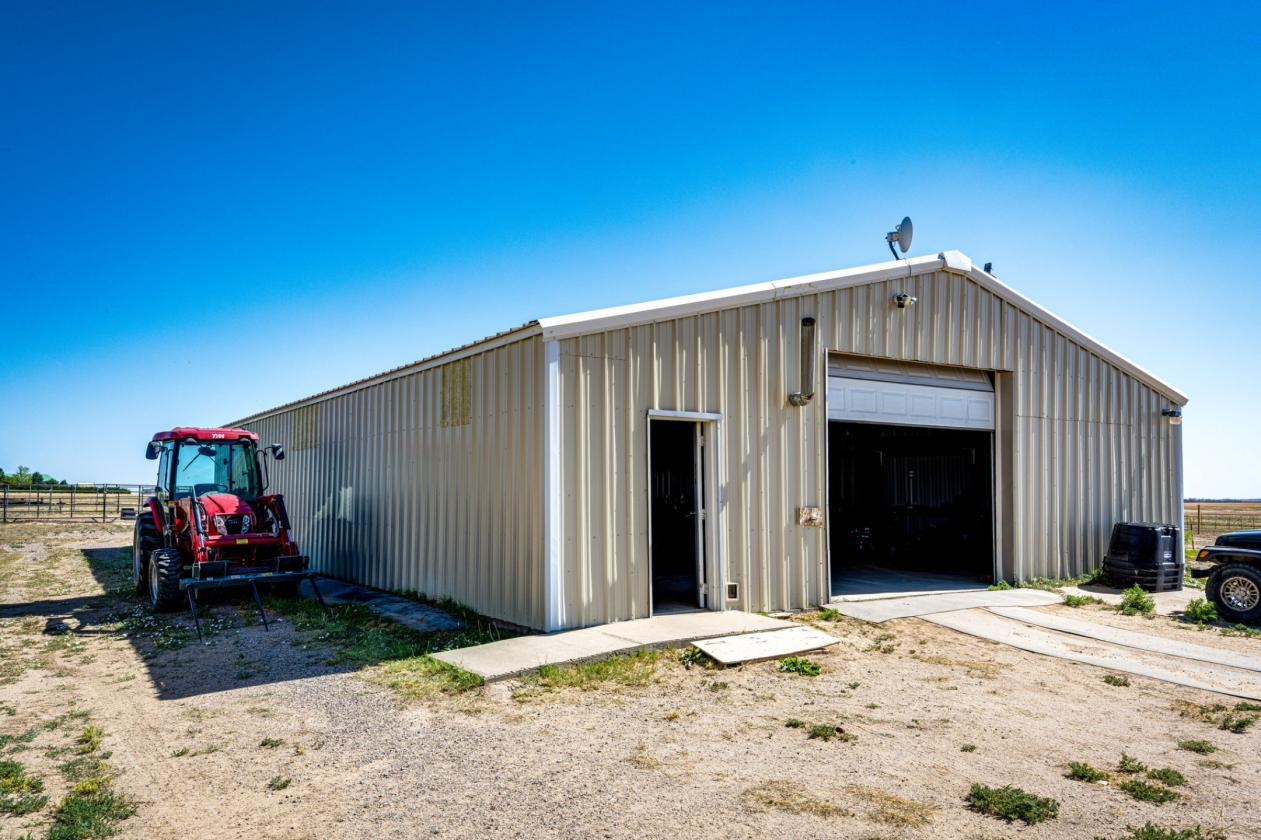Horse Property & Multi-Generational living! - photo 8
