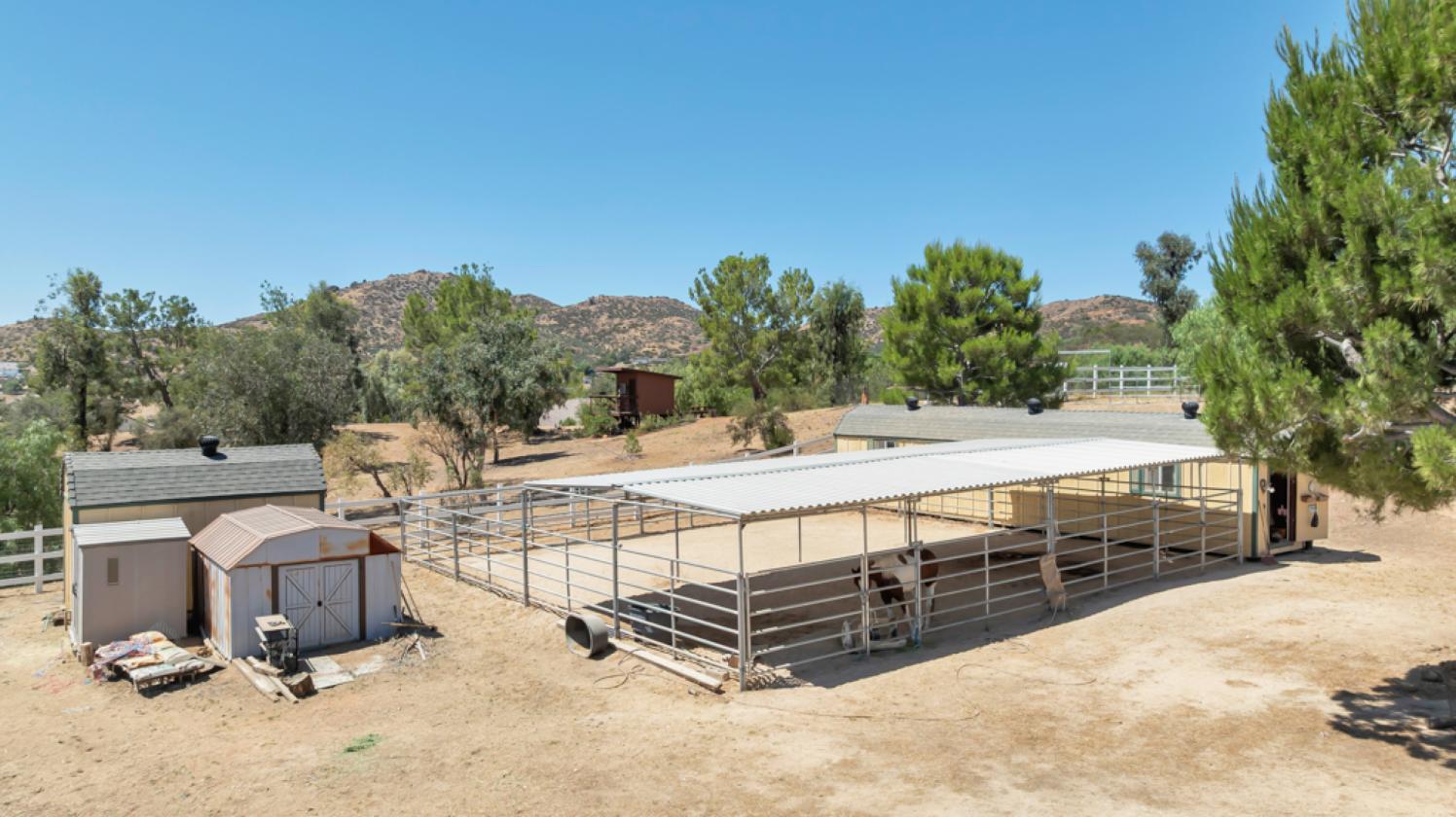 Agua Dulce Horse Property w/ Barn, Arena & Garage - photo 23
