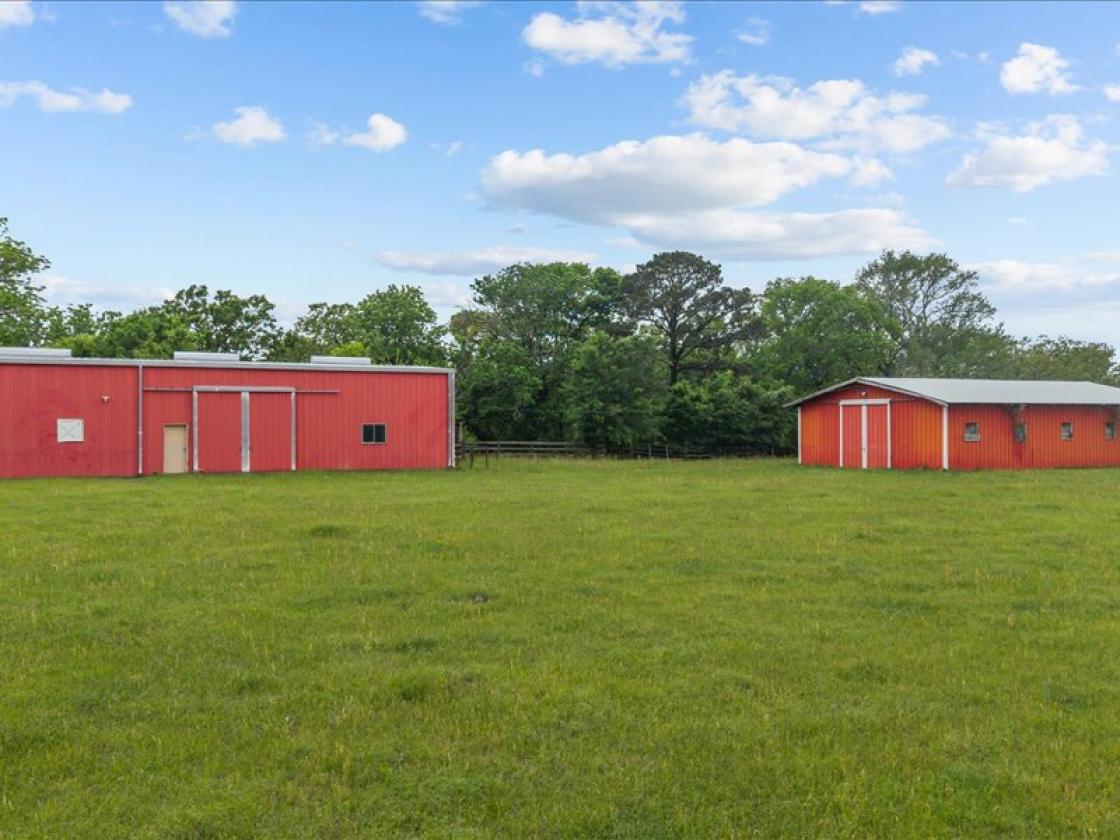Horse property with breathtaking views - photo 24