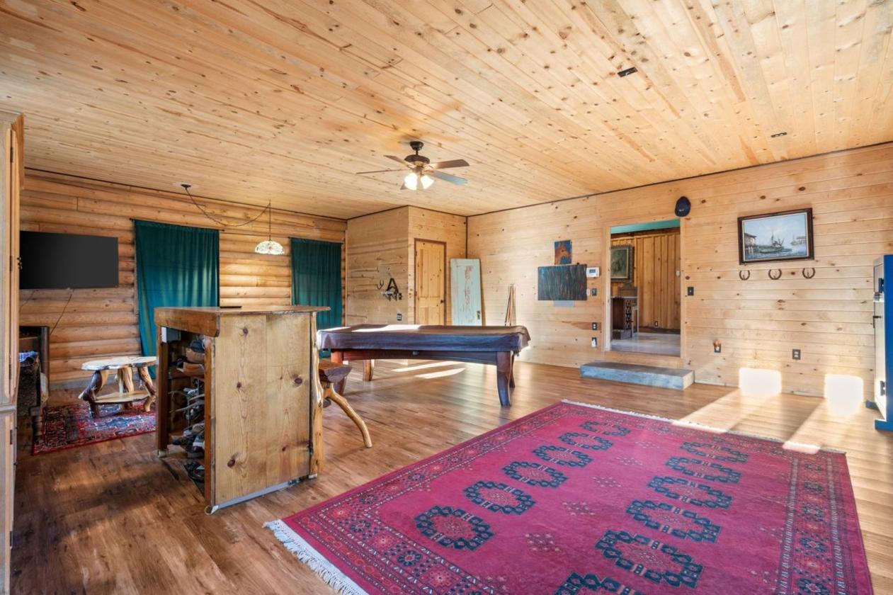 Horse property w/beautiful Log home - photo 6