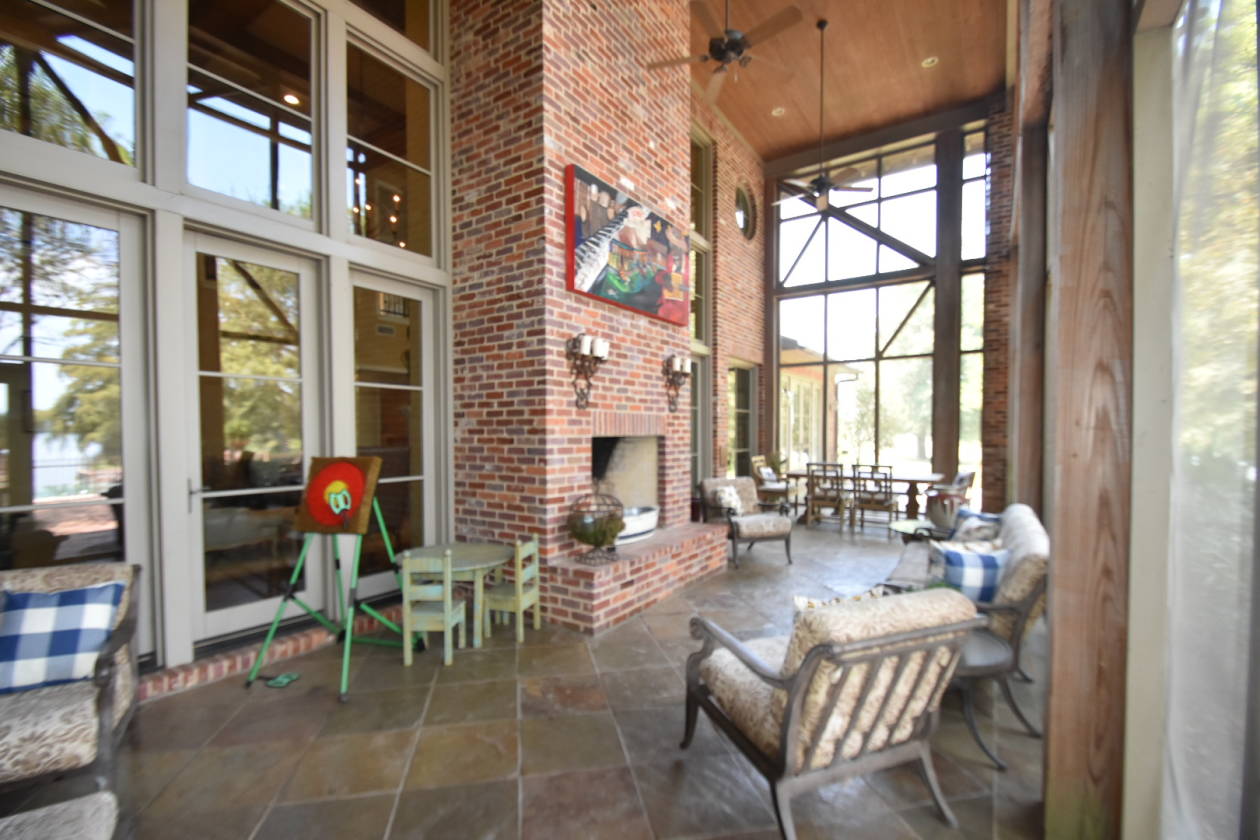 Luxury Equestrian Estate on beautiful Wolf Lake in MS Yazoo City