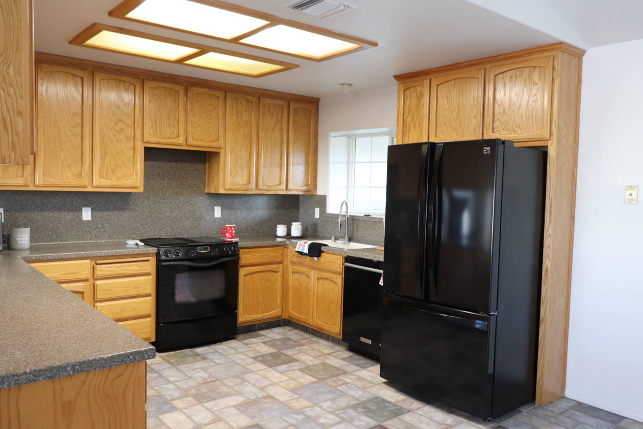 AWESOME EQUESTRIAN RETREAT WITH NEWER HOME AND 10 ACRES Inyokern