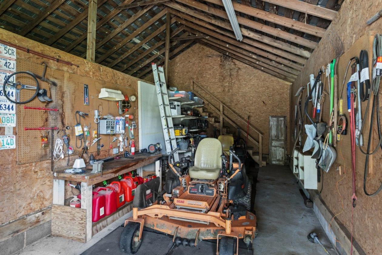 11.5+ acre Horse Farm Captures the American Dream - photo 18