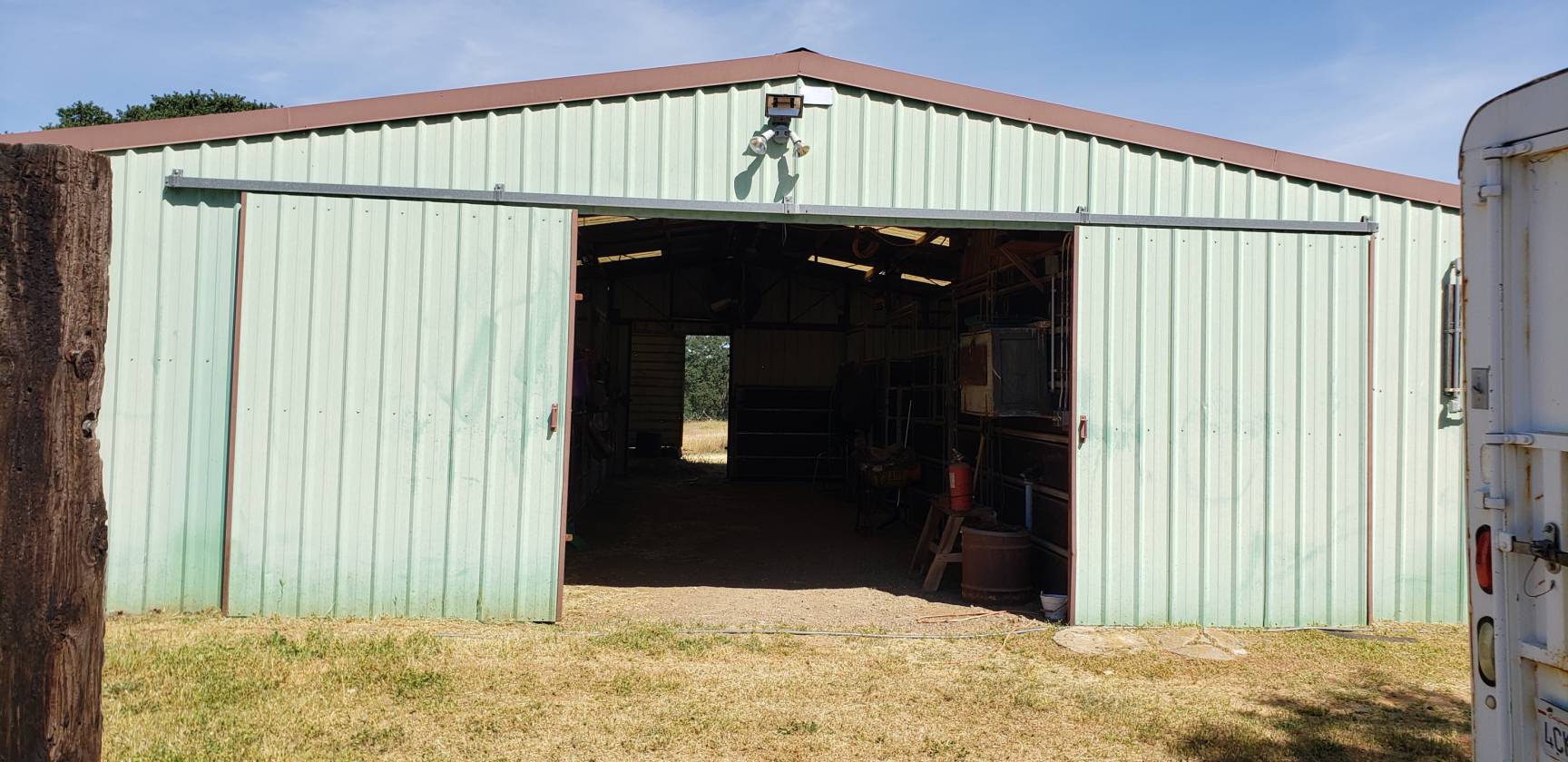 Equestrian property featuring 20 beautiful arces, 2 seperate homes