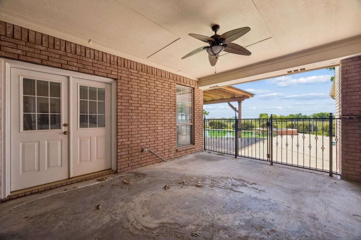 LUXURY MEETS COUNTRY LIFE ON 7.5 PICTURESQUE ACRES - photo 7