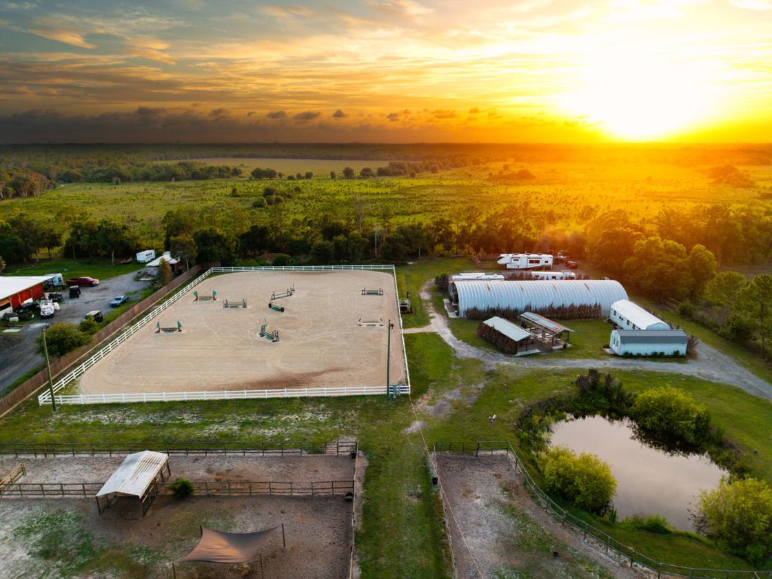 Upgraded equestrian estate on 5 acres - photo 6