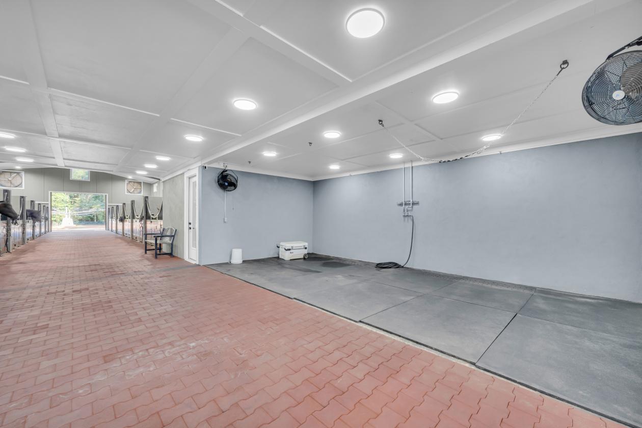 Luxury 79-Acre Horse Farm with 24-Stall Barn - photo 17