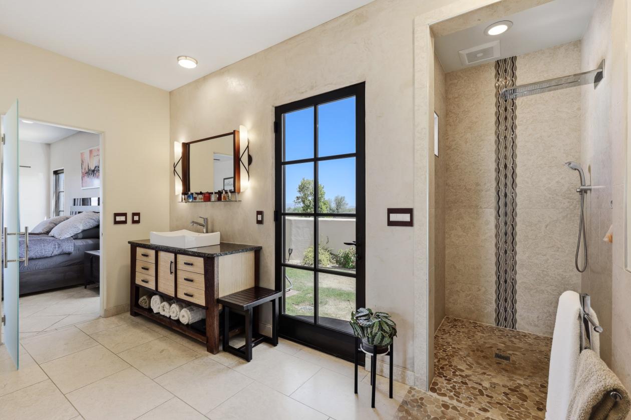 Refined Equestrian Estate - photo 21