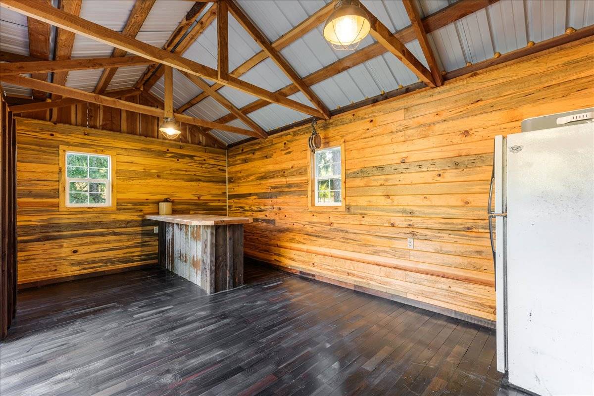 Gorgeous (dividable) 10 acre property with arena! - photo 27