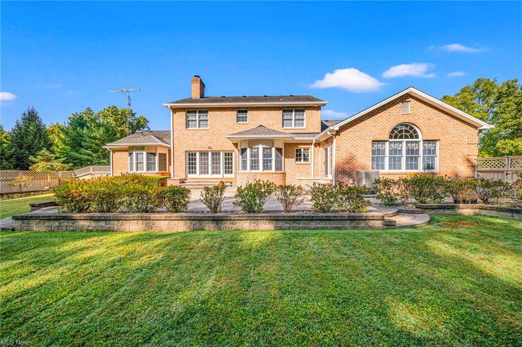 EQUESTRIAN COUNTRY ESTATE WITH CUSTOM HOME & BARN ON BEAUTIFUL PARK-LIKE SETTING - photo 4