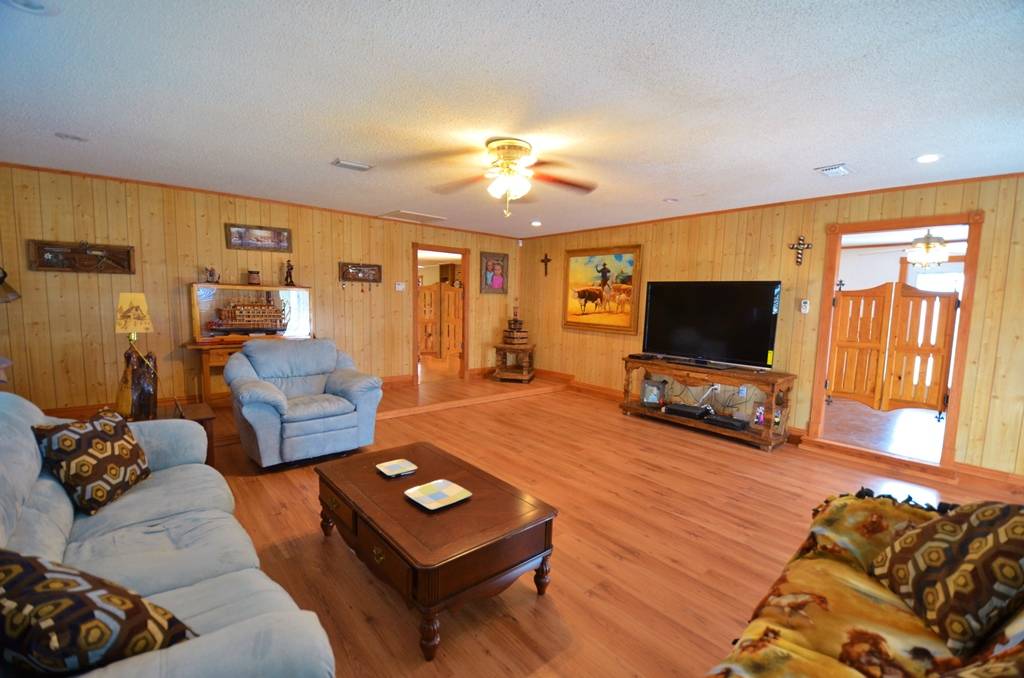 Farm Home Set Back in Beautiful Country Side Ben Wheeler, Van Zandt