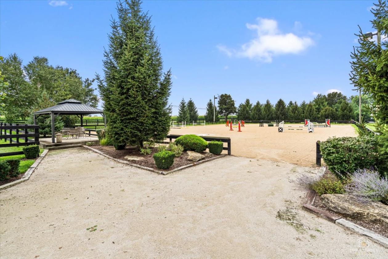 Truly exceptional world-class equestrian facility - photo 23