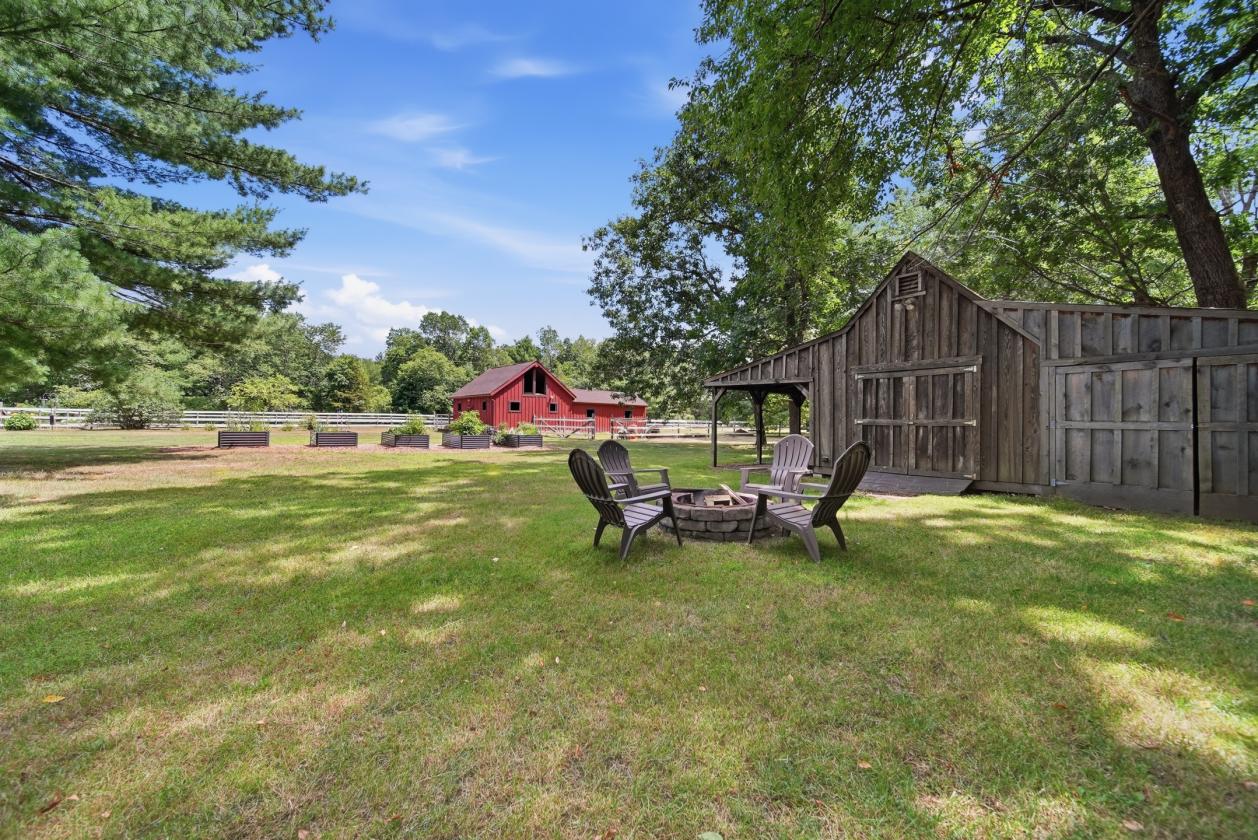 Beautifully Maintained Equestrian Farm/4.2 Acres! - photo 8