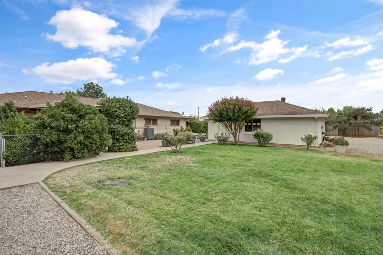 Horse Property with Owned Solar Close to City - photo 19