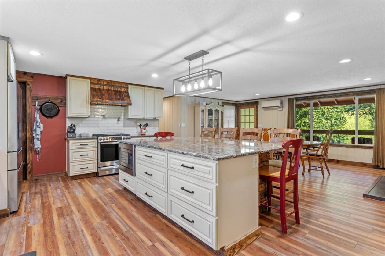 HORSE PROPERTY WITH 2 REMODELED HOMES ON 14+ ACRES - photo 15