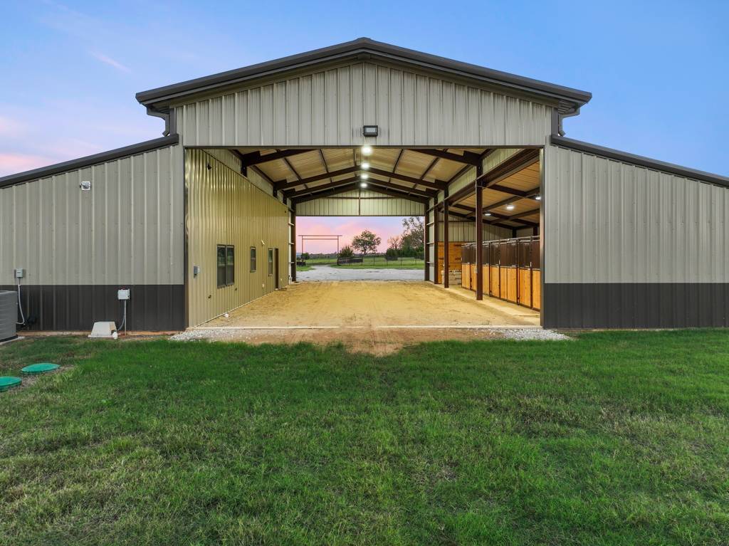 Horse Property for sale.