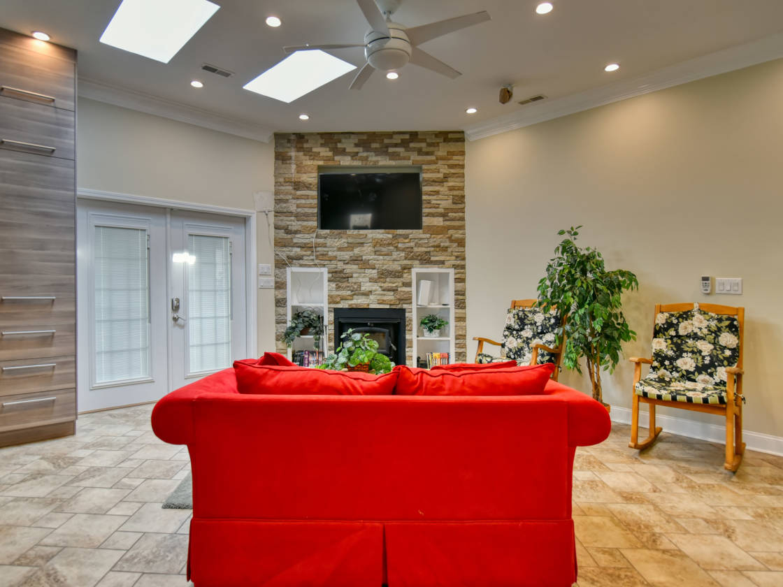 Remodeled Ranch & Guest House On Over 16 Acres Knoxville, Knox County