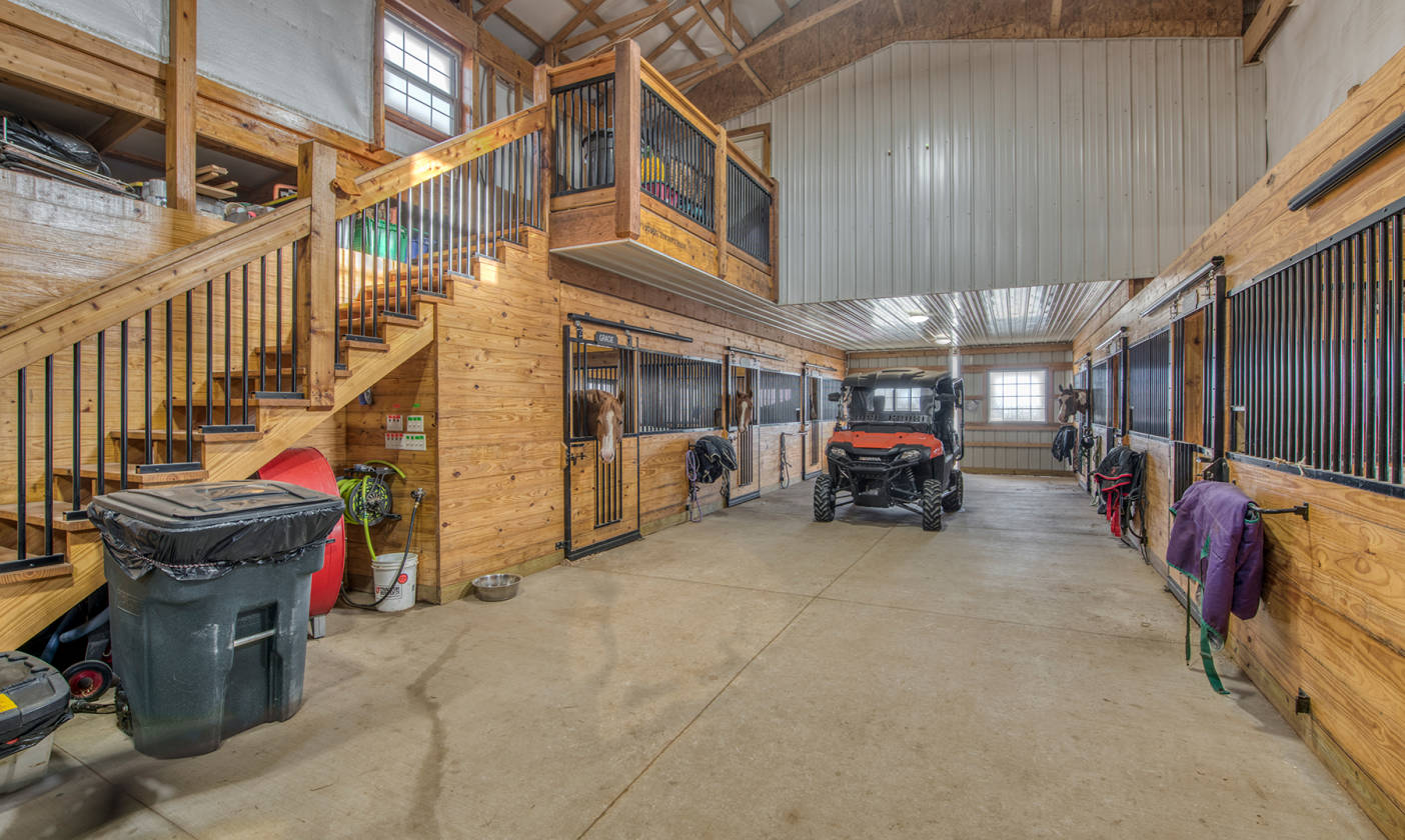 Luxury Equestrian Home & Riding Arena in Lee's Summit, MO... Oak