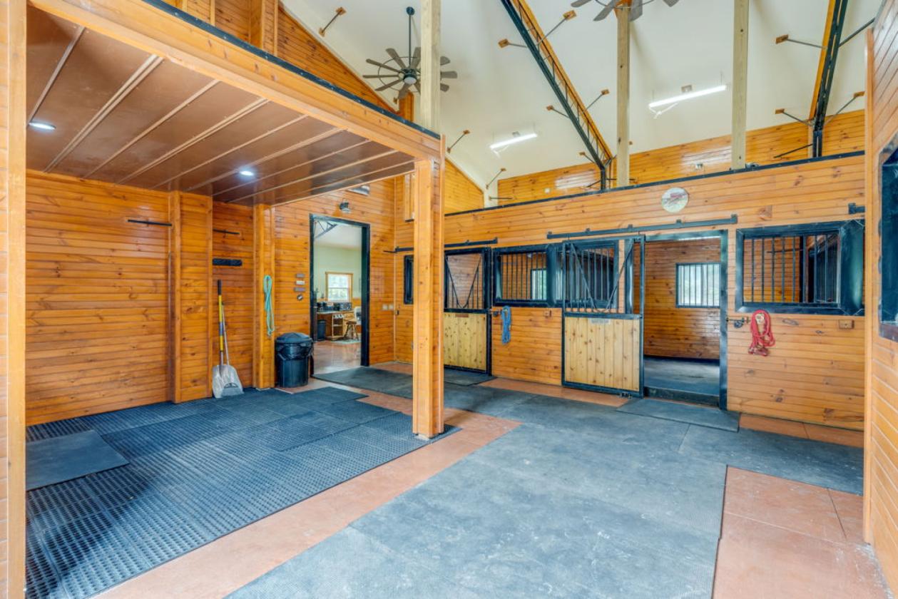 Mountain Home with Horse Barn and 5 Acres - photo 15