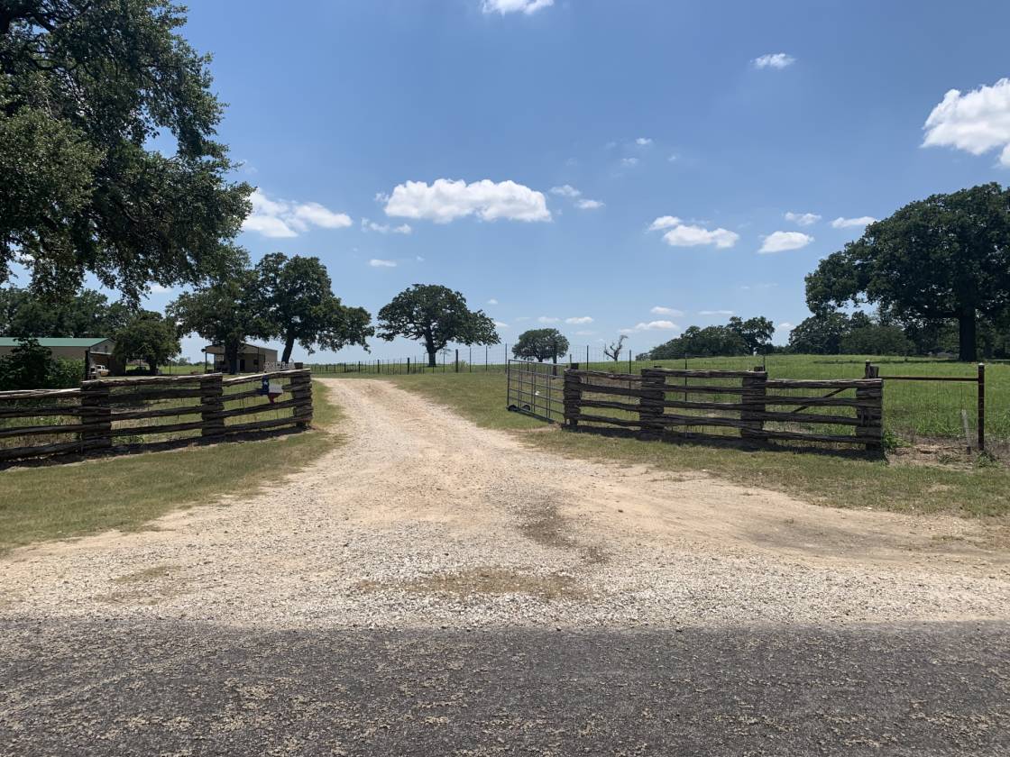 Horse property for sale with Barndominium Stockdale, Wilson County