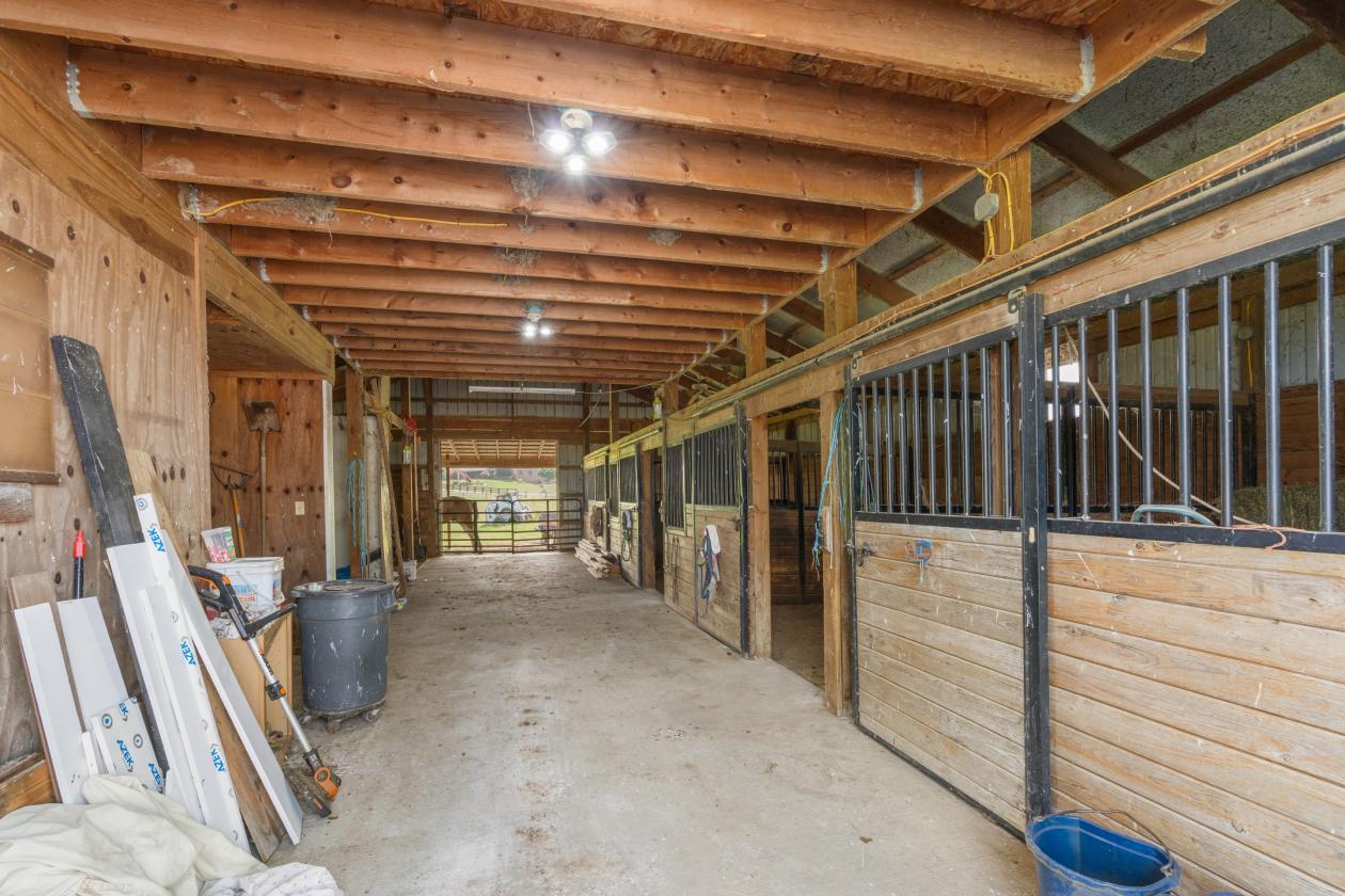 Ranch home with In-Law suite 4.3-Acre/4 stall Barn - photo 6