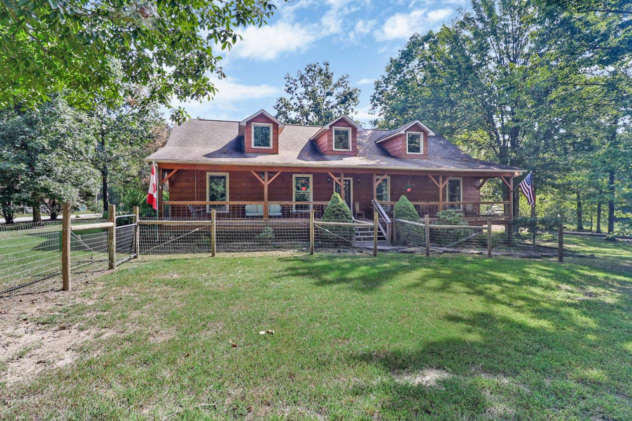 Spacious Cabin in BSF Equestrian community - photo 1