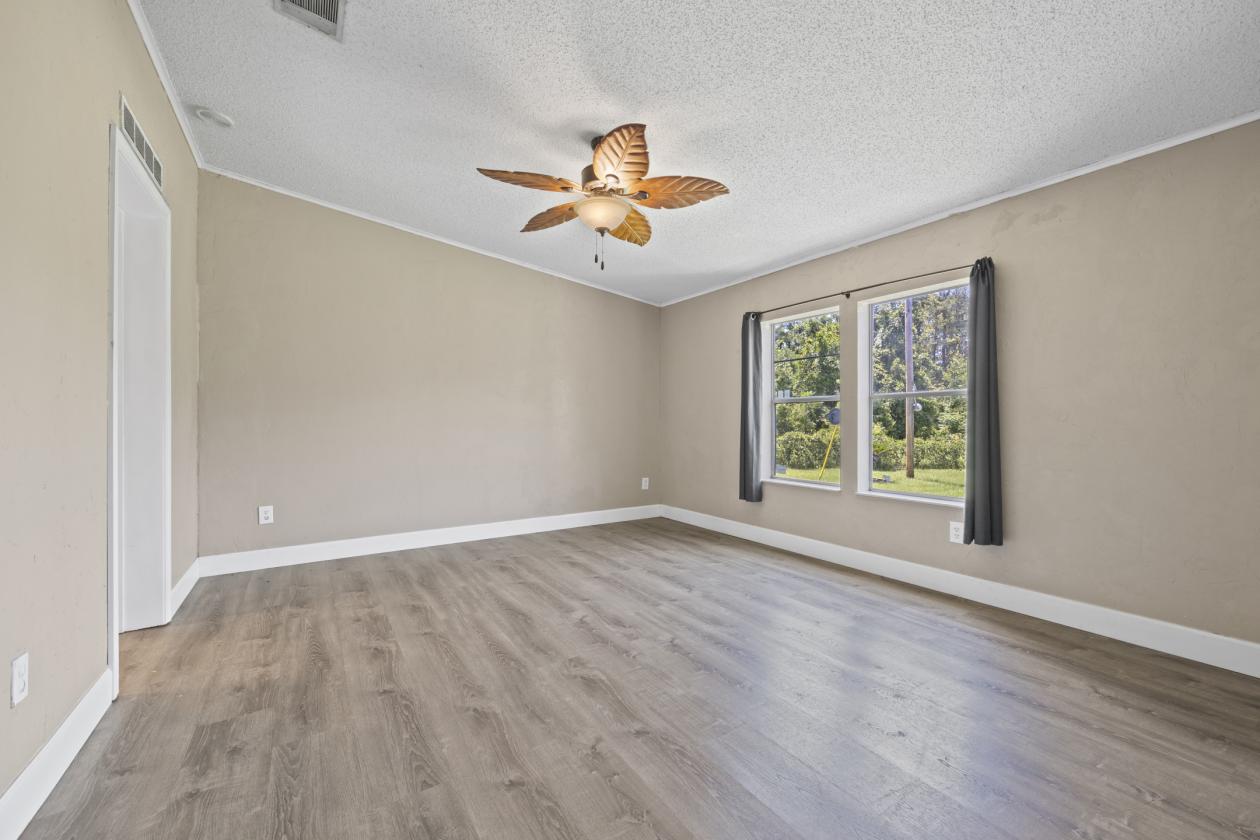 Beautiful Home and Acreage - photo 10