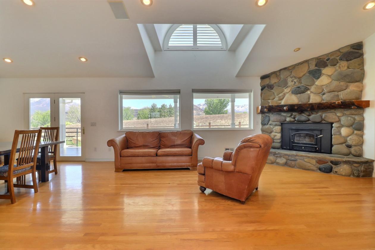 Beautiful Horse Property on 5.37 Acres - photo 10