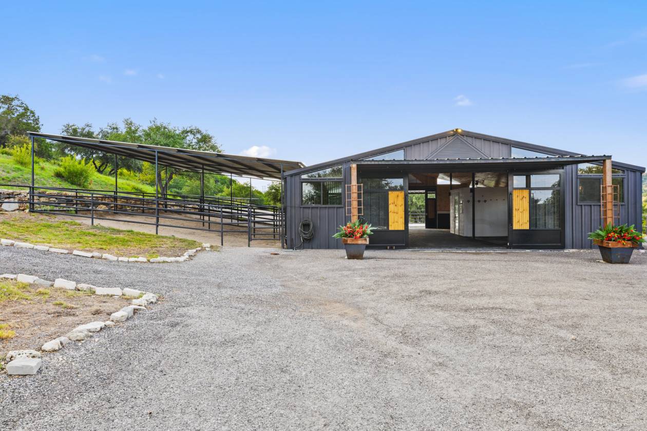 Luxury Texas Hill Country Equestrian Estate - photo 2