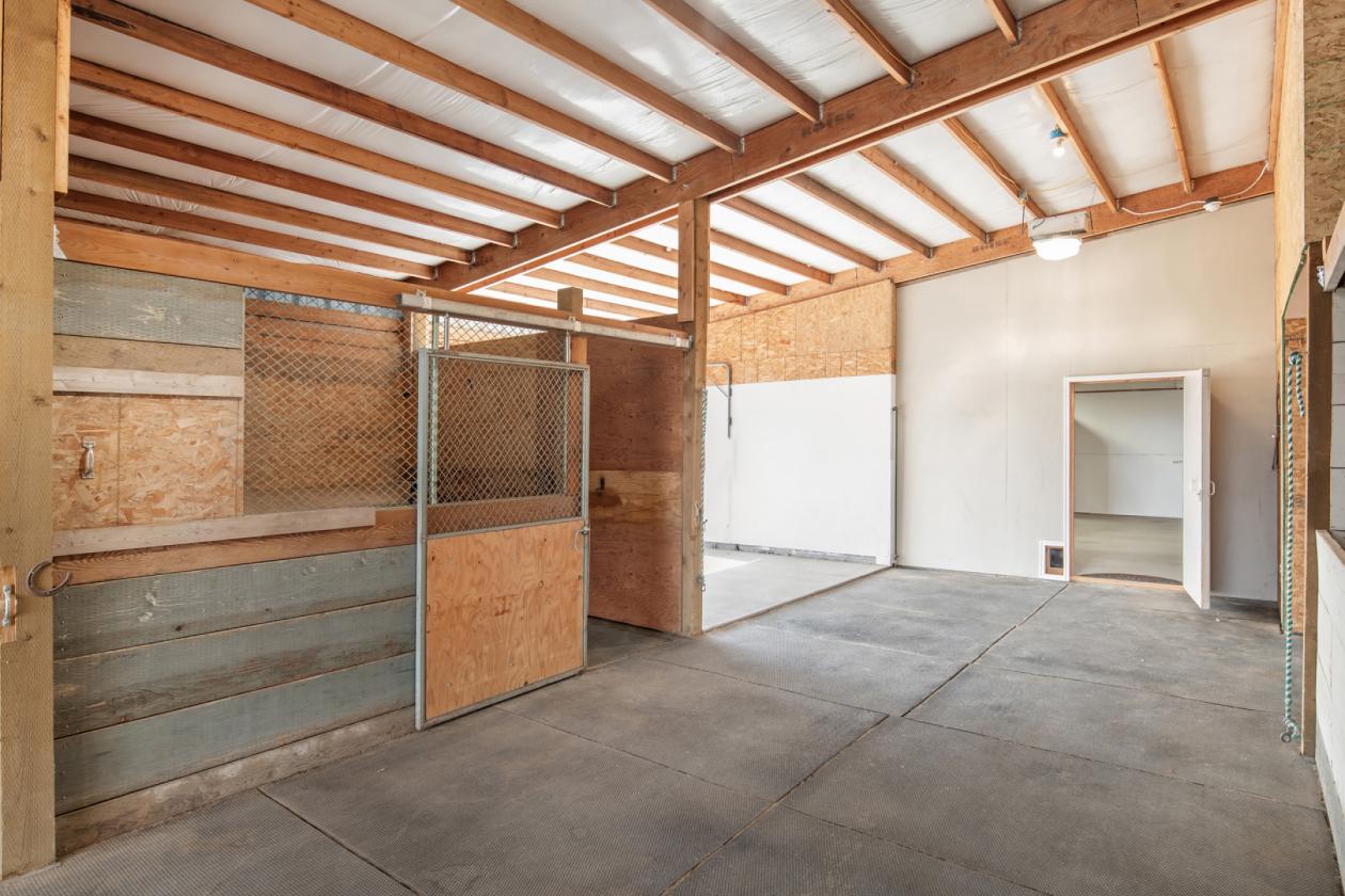 LAKEFRONT EQUESTRIAN ESTATE- TURNKEY, MULTI-USE - photo 22