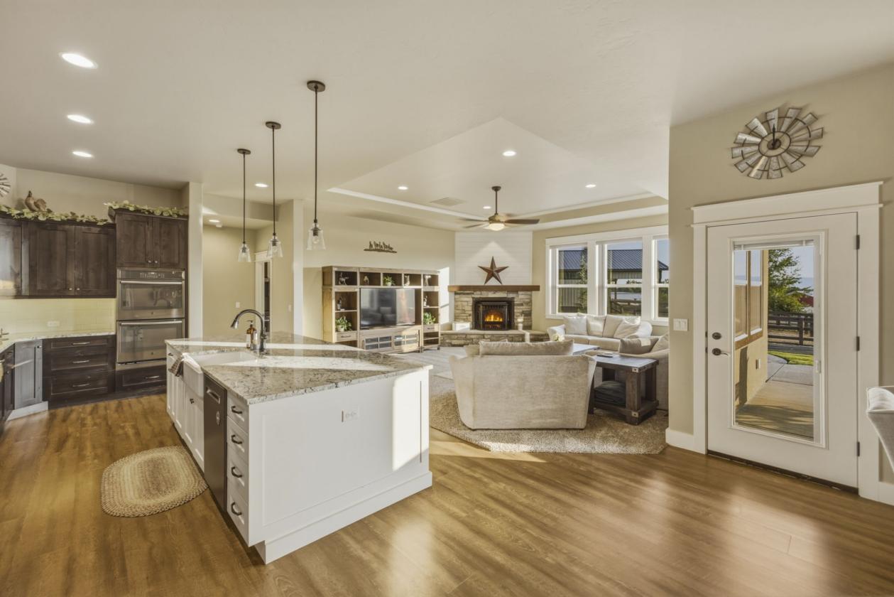 EQUESTRIAN ESTATE + LUXURY HOME + RIDE-OUT ACCESS! - photo 9