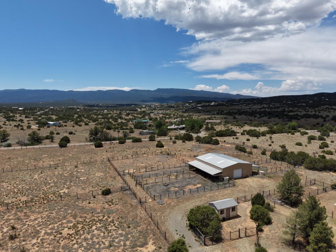 Fabulous, one of a kind horse property - photo 22