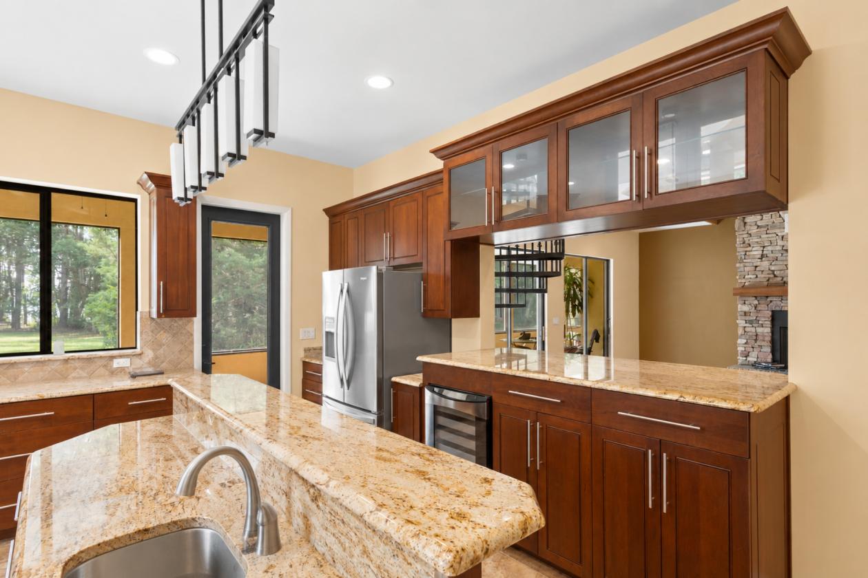 Luxury lake estate with acreage and horse stalls - photo 10