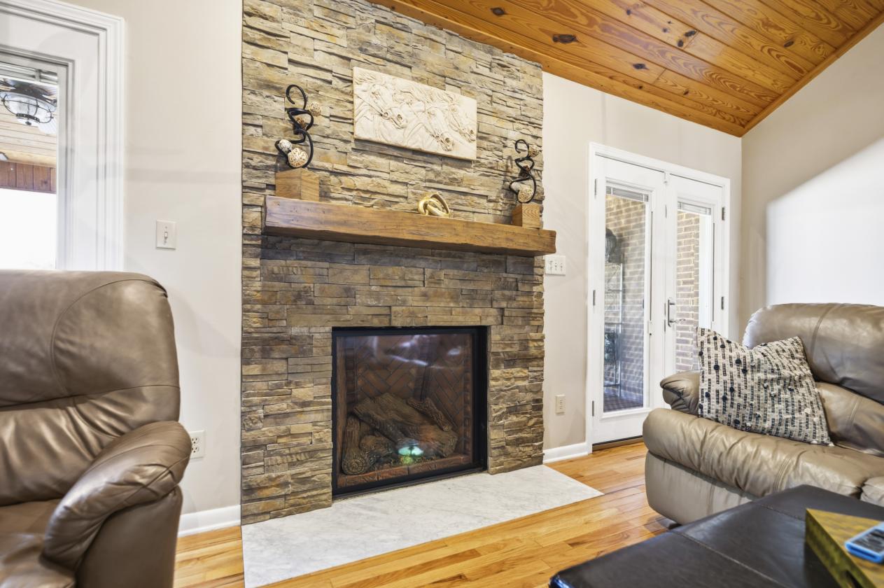 Private Estate Home w/Pool, Barn & Geothermal - photo 8