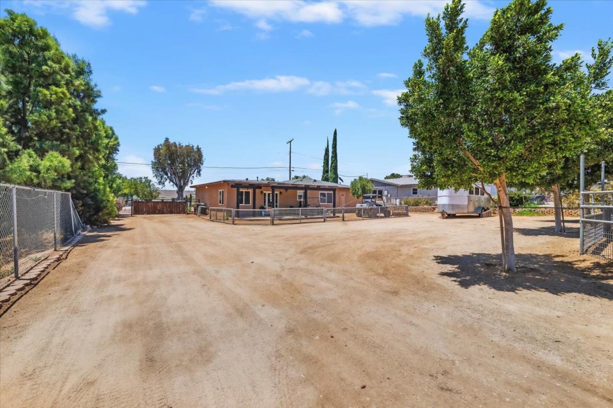 HORSE PROPERTY WITH 20 STALLS ON 1.4 ACRES - photo 13