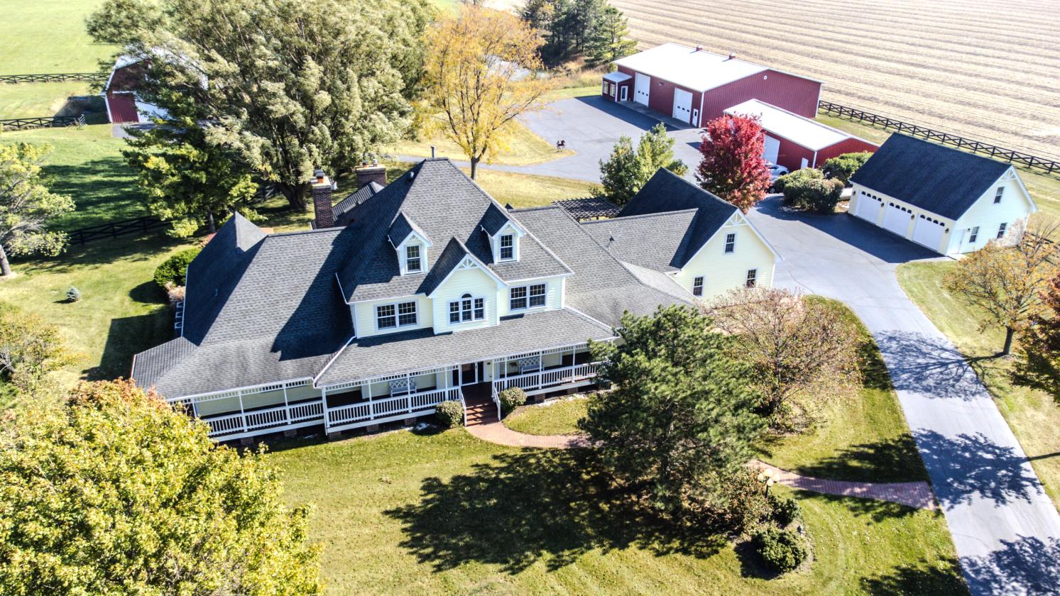 ENJOY EQUESTRIAN LIVING ON THIS BREATHTAKING FARM - photo 4