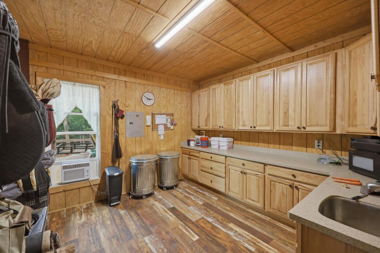 Luxury Equestrian Estate with Covered Arena - photo 6