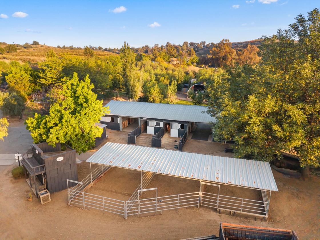 Beautiful 8.02-acre equestrian property - photo 21