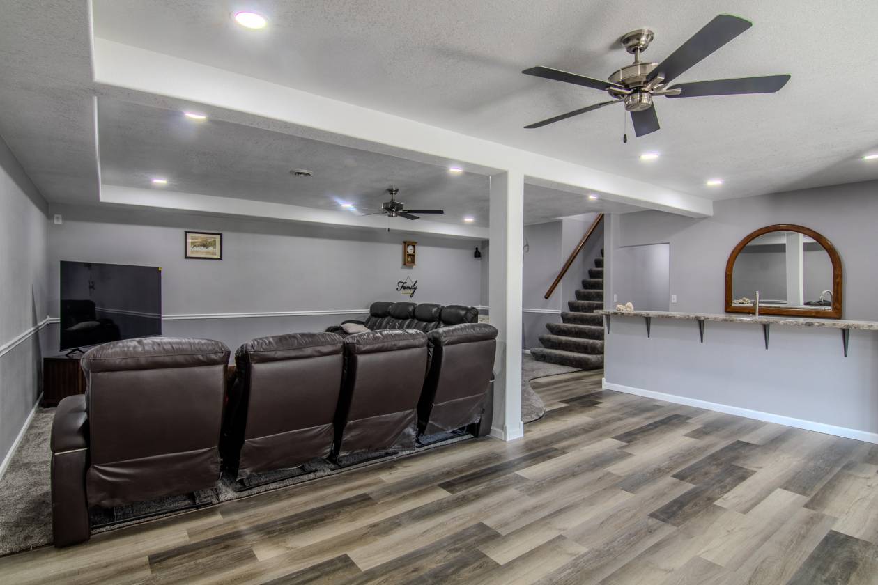 Luxury secluded home, 41 acres arena down the road - photo 14