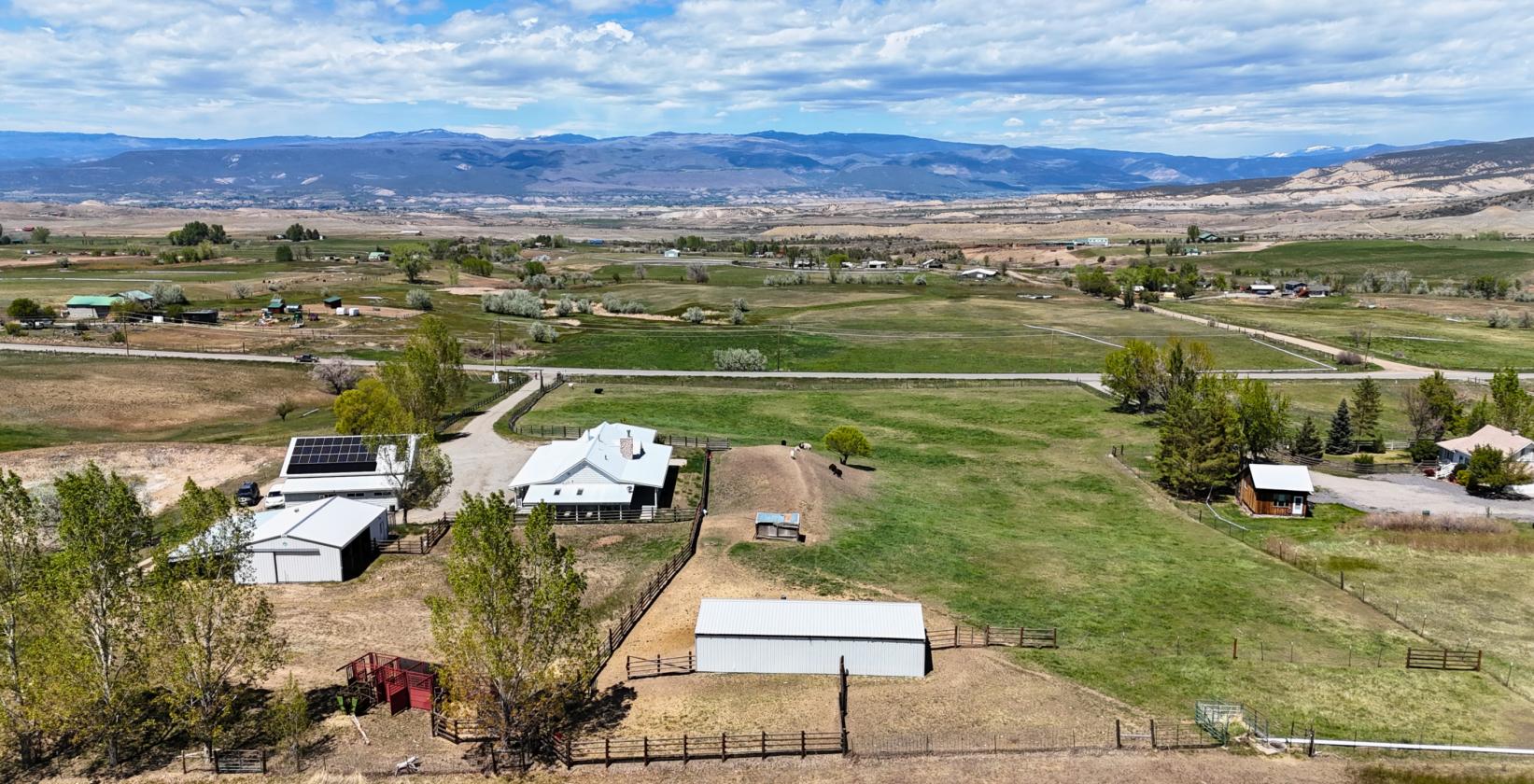 Beautiful Horse Property on 5.37 Acres - photo 7