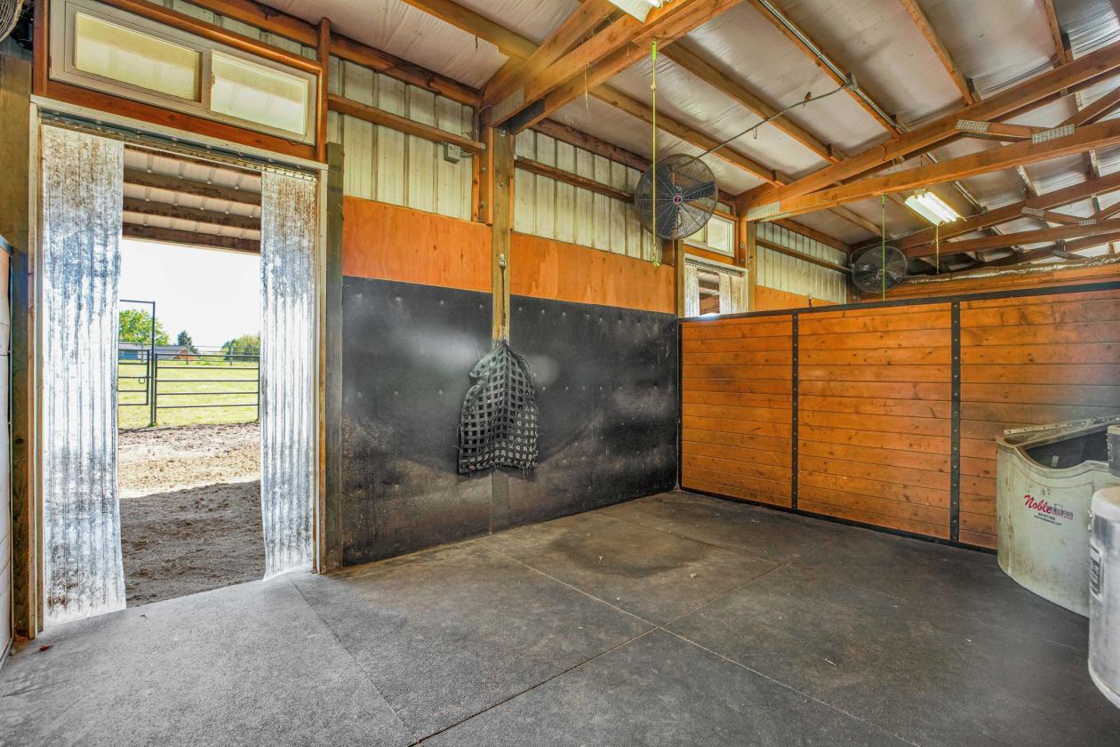 Close-In Horse Property with indoor riding arena - photo 4