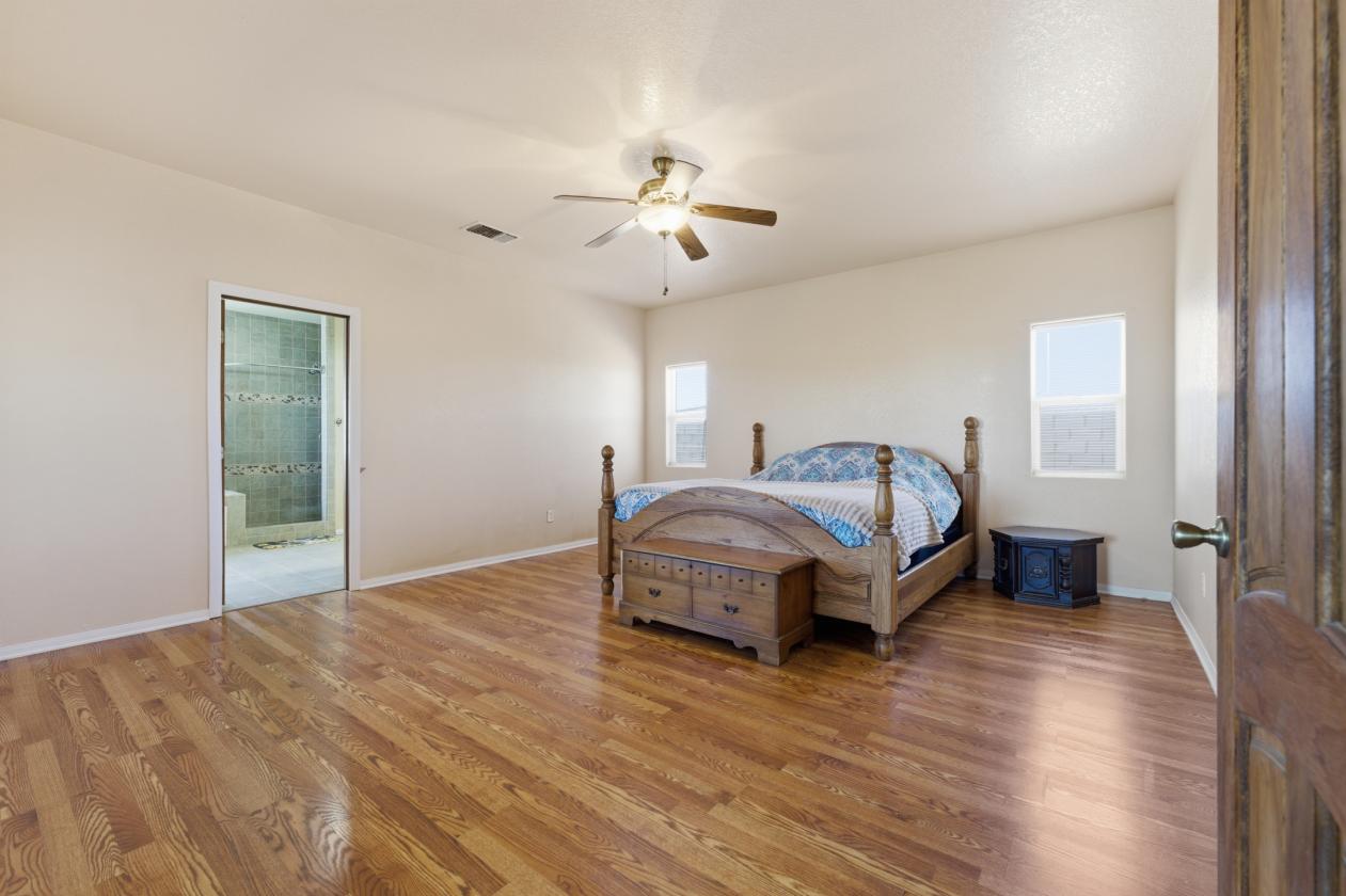 Turn key Ranch in west Lancaster - photo 14